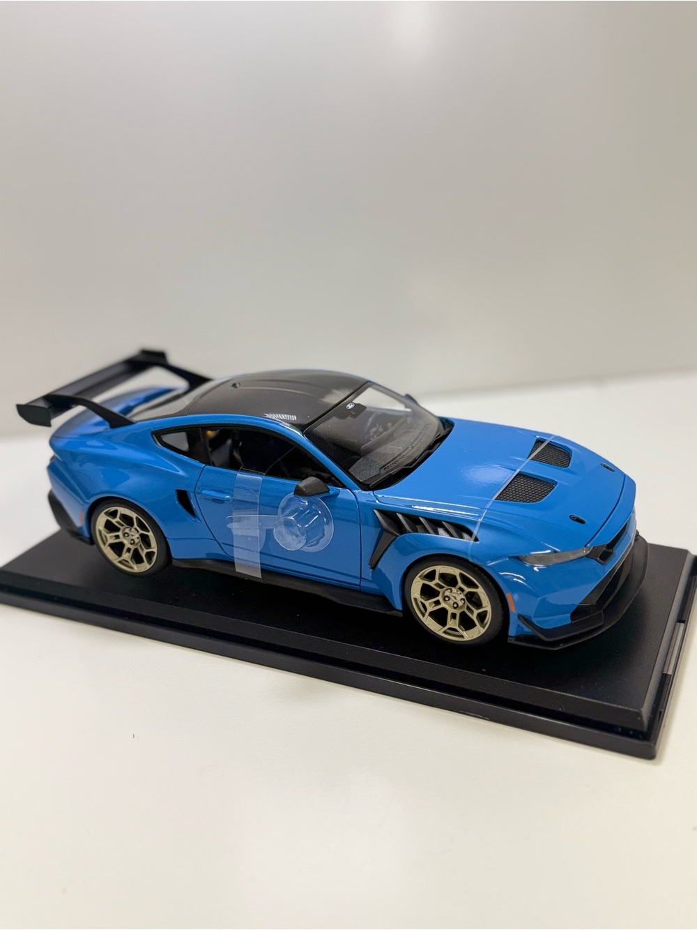 Blue Performance Toy Sports Car with Gold Wheels